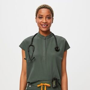 NWOT Figs Rafaela Oversized Scrub Top - Moss